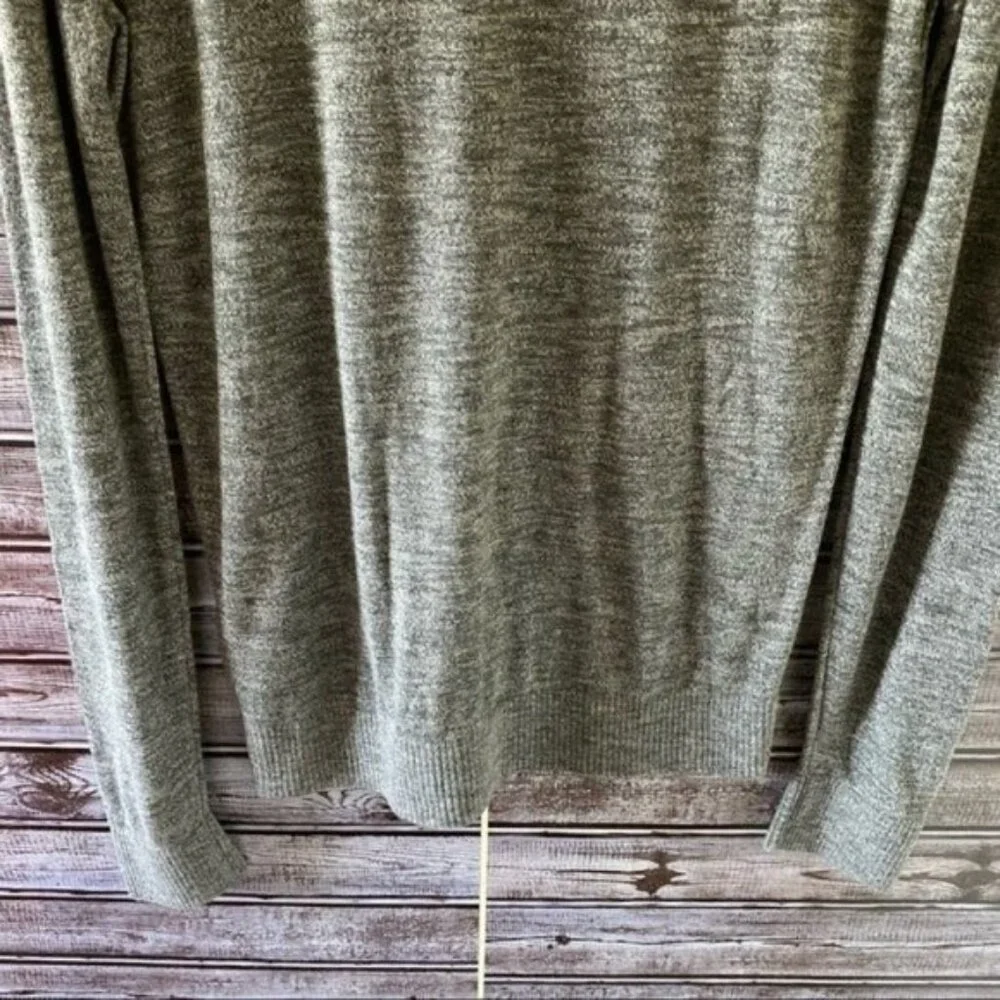 Hollister Men's Long-Sleeved Sweater Size‎ S Lighter Weight V-Neck Logo NWT
